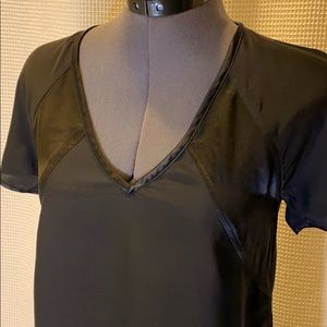 🖤Classic Black Banana Republic Silk V-neck Tee XS